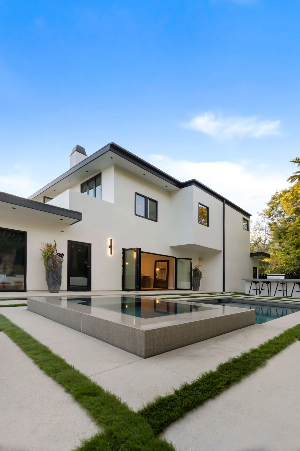 Sea Vista - Central Malibu Villa w/ Pool, Spa, & Ocean Views property photo 4