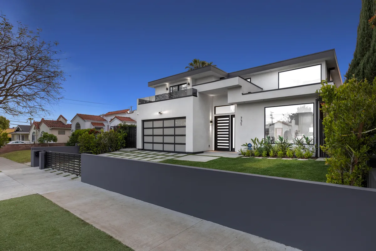 Wander Hollywood Halo