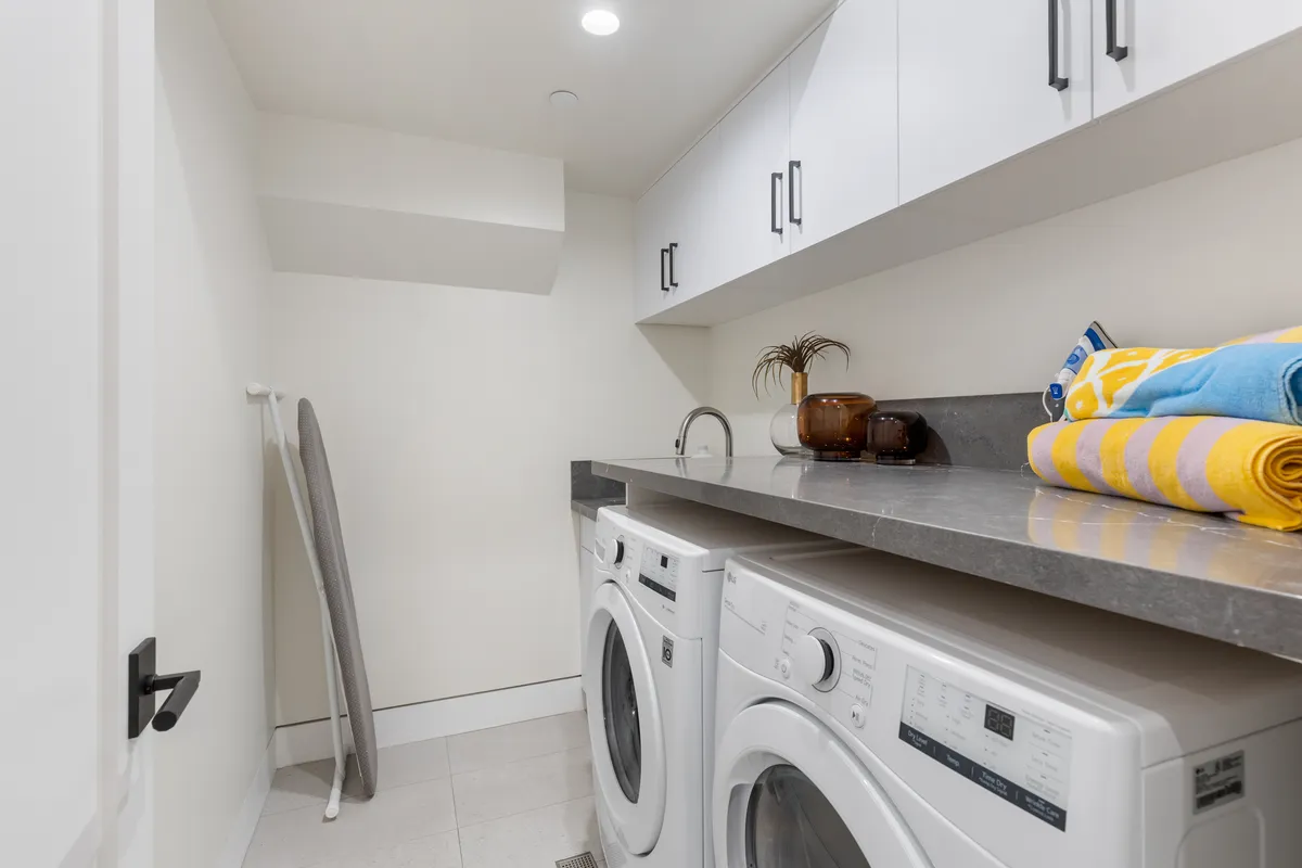 Wander Hollywood Halo