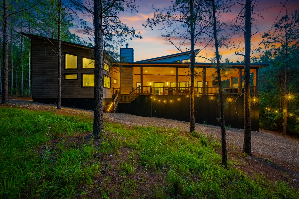 Wander Broken Bow Glow