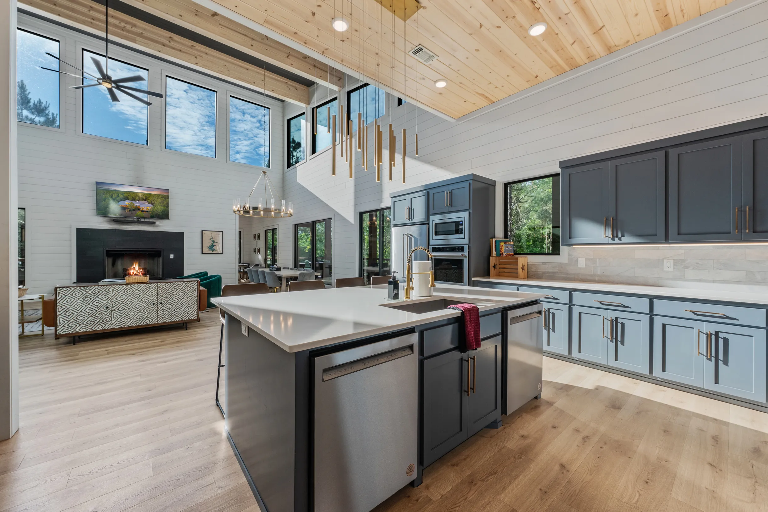 Wander Broken Bow Glow #115