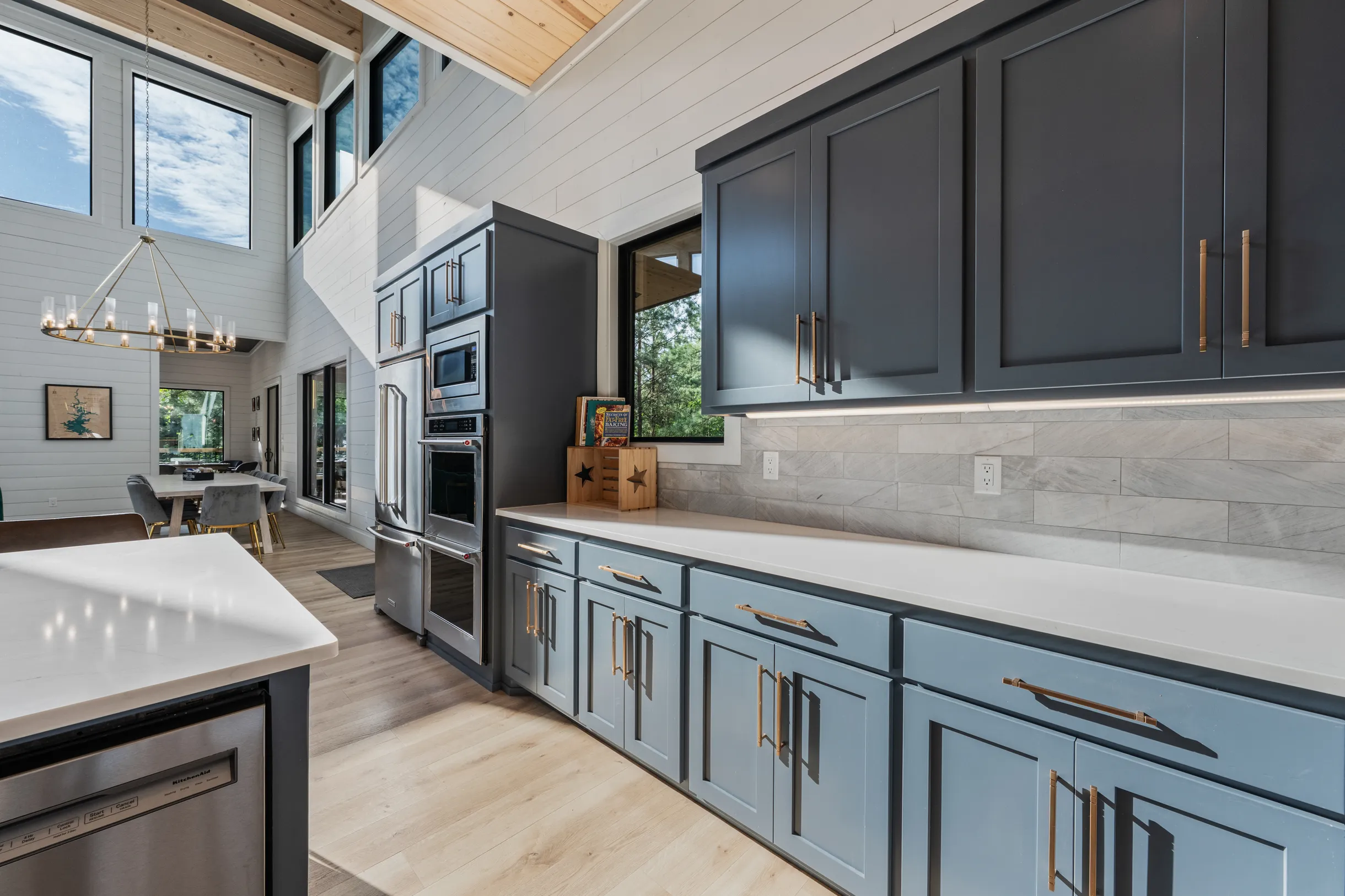 Wander Broken Bow Glow #98