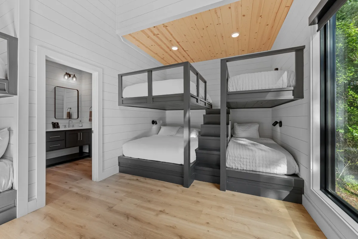 Bunk Bedroom image