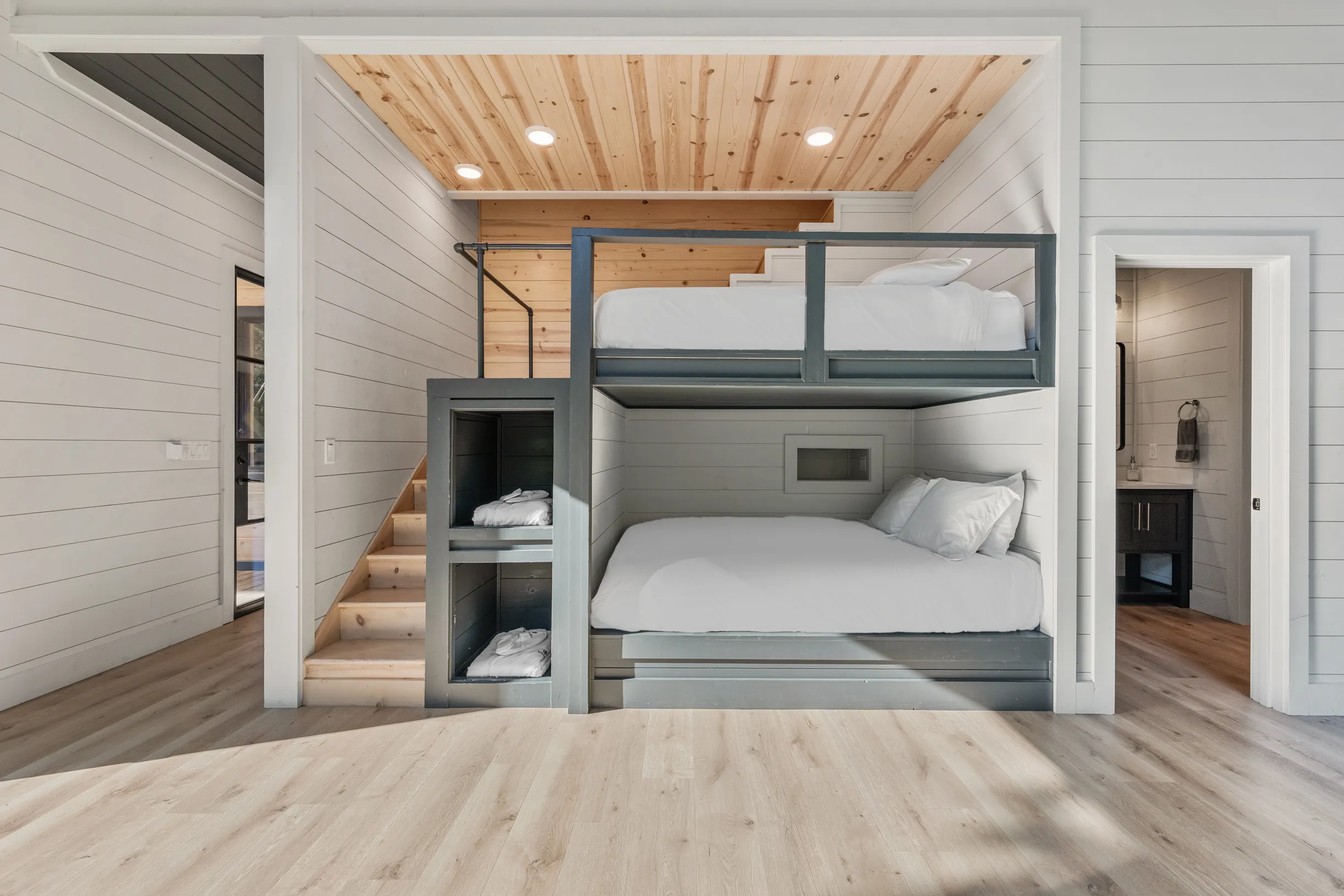 Wander Broken Bow Glow #35