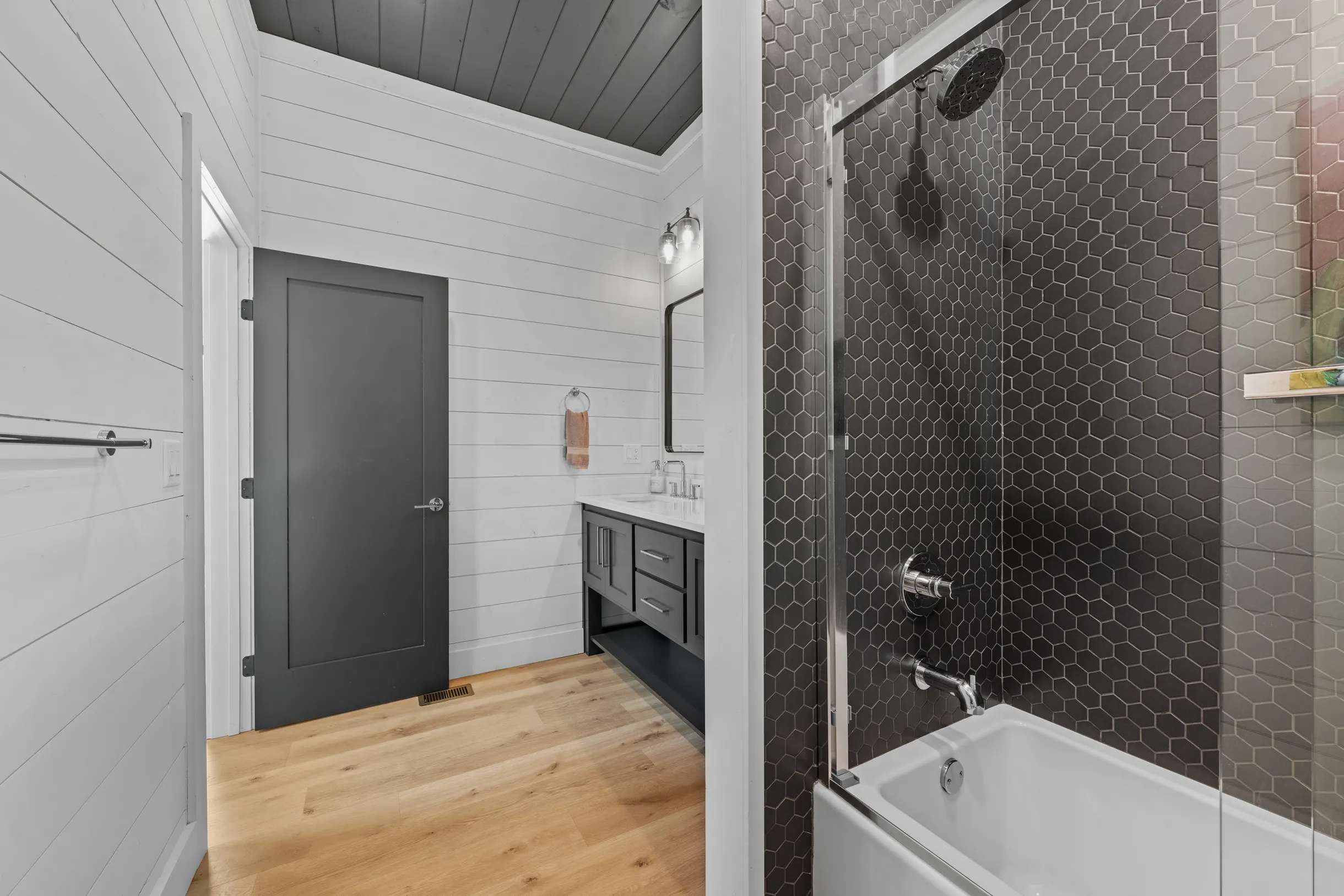 Wander Broken Bow Glow #59