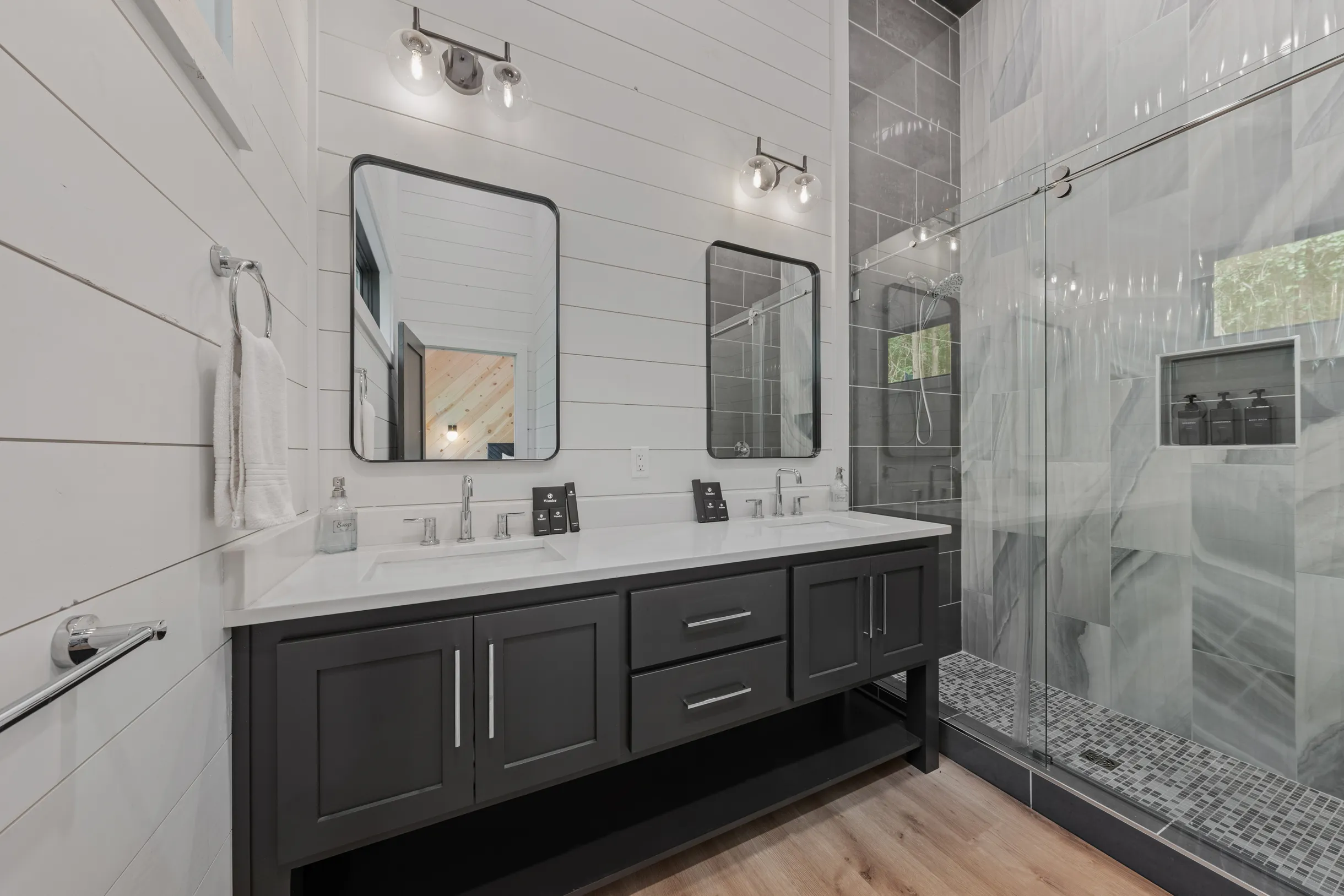 Wander Broken Bow Glow #16