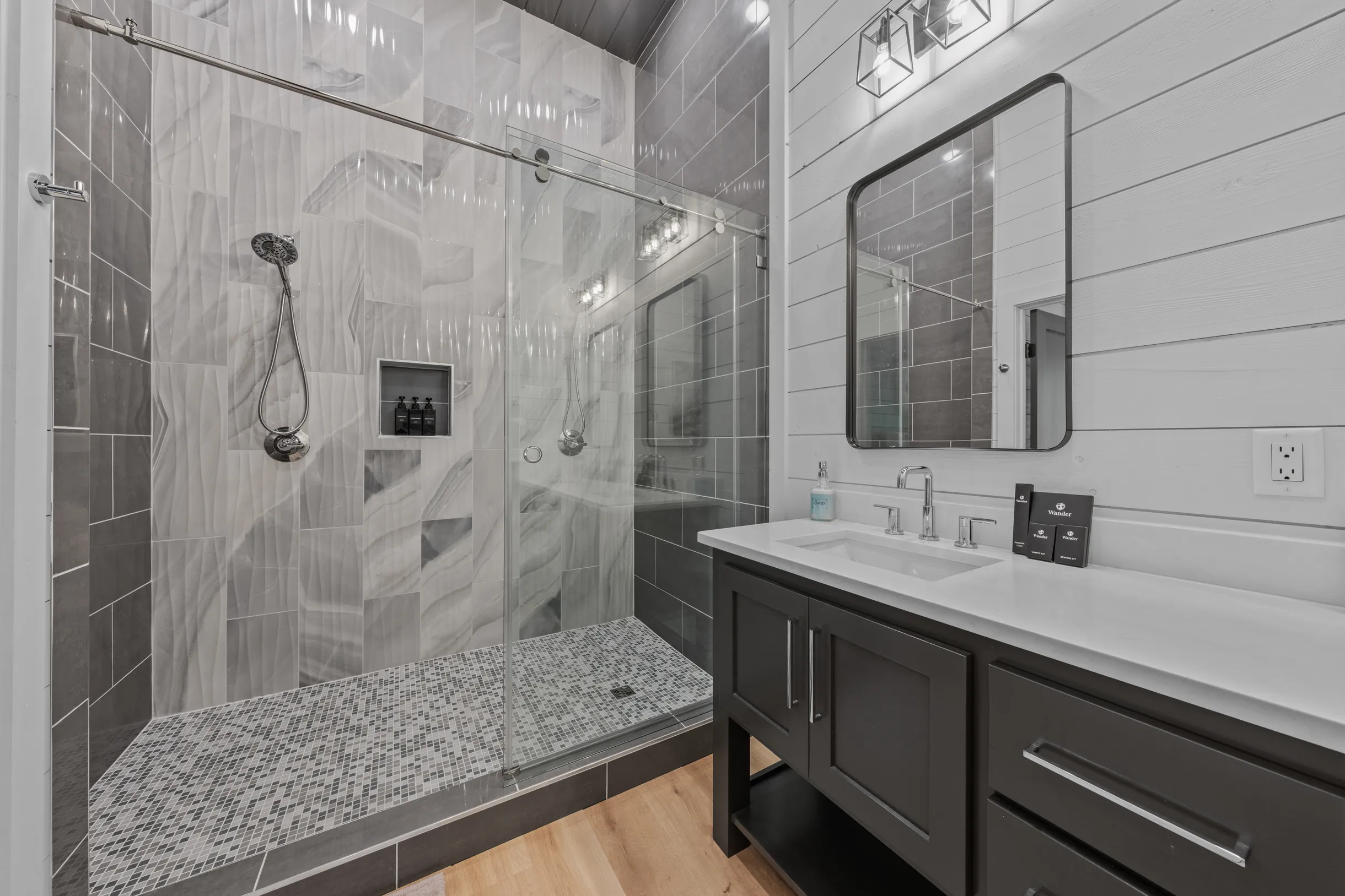 Wander Broken Bow Glow #17