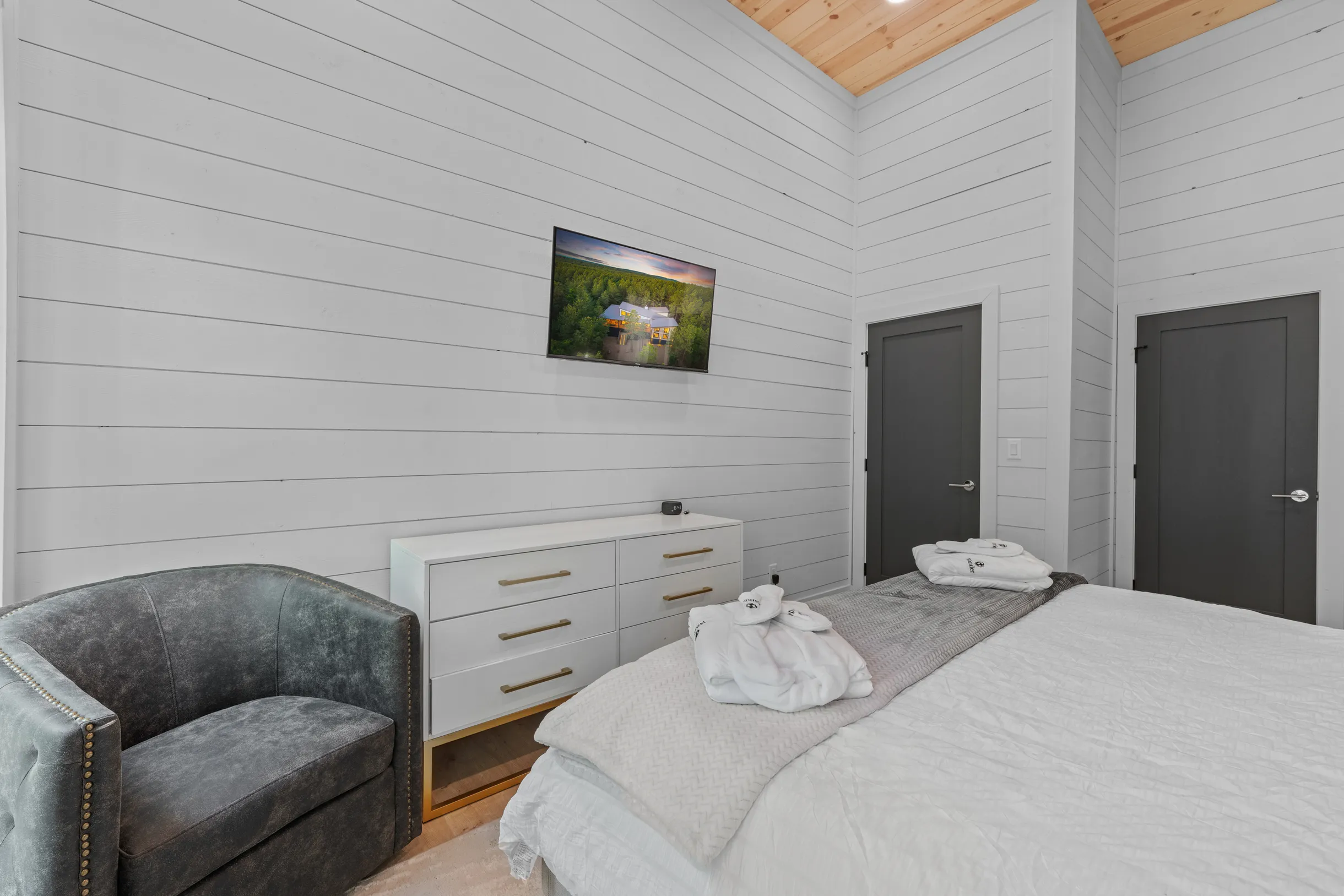 Wander Broken Bow Glow #62