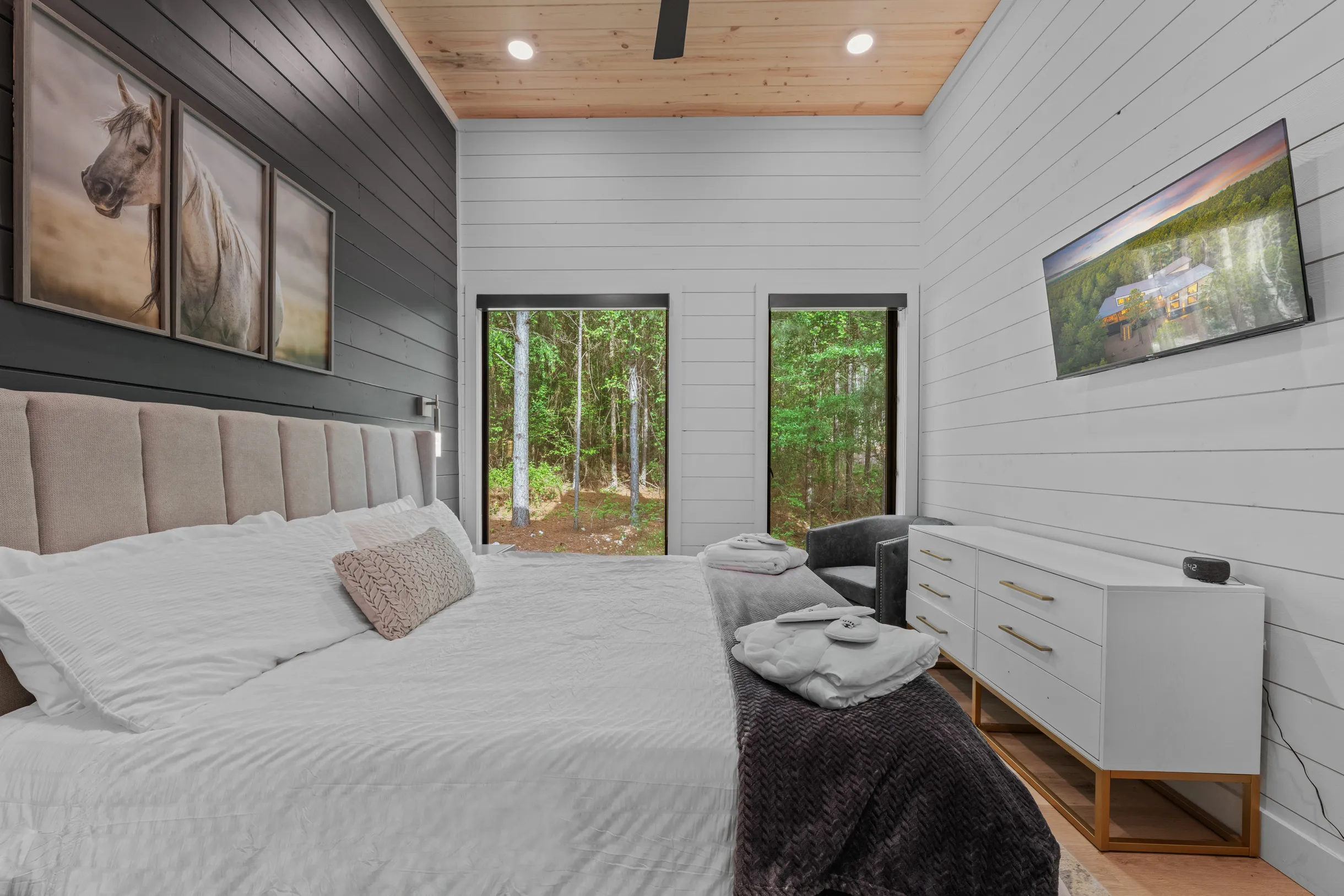 Wander Broken Bow Glow #102