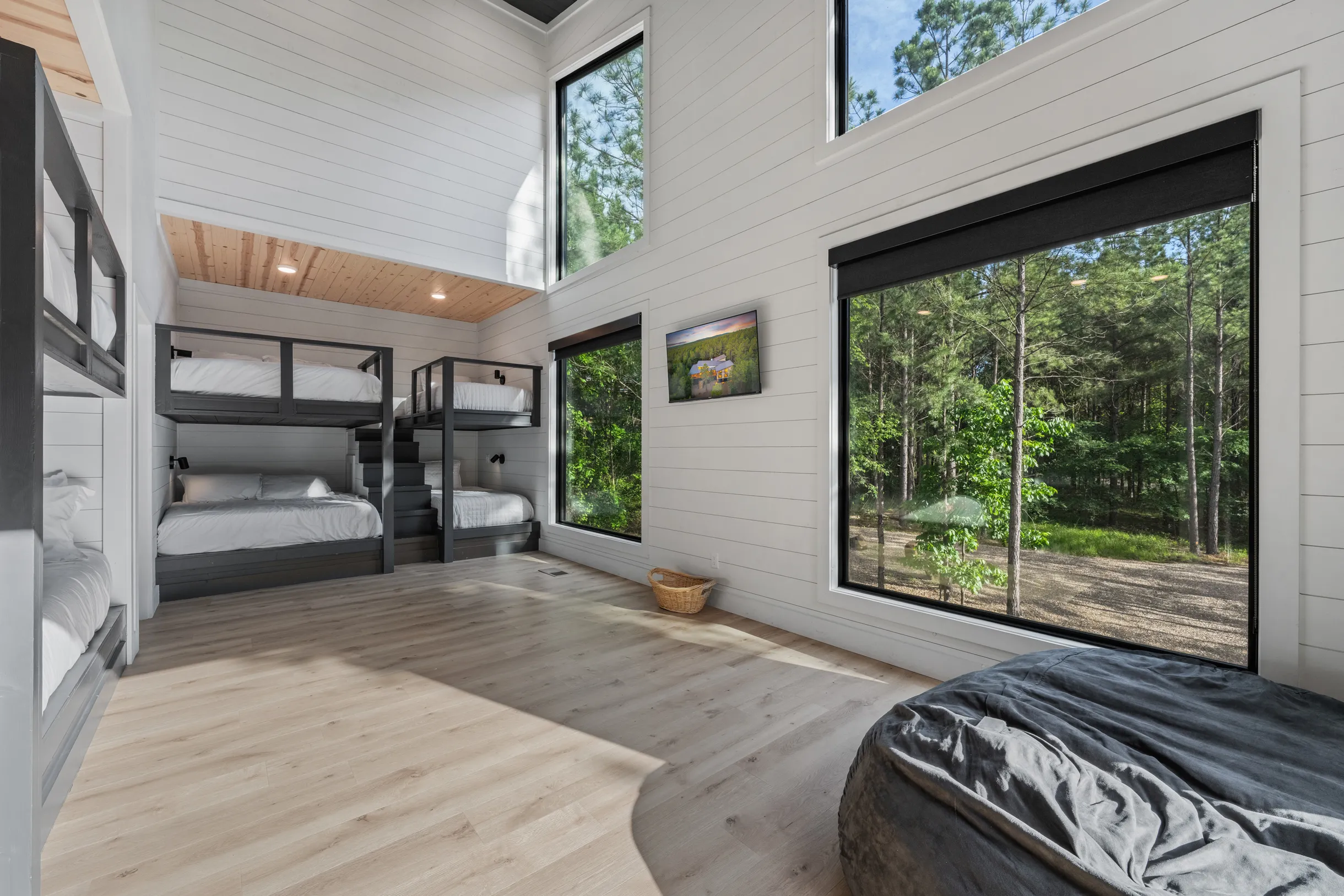 Wander Broken Bow Glow #104