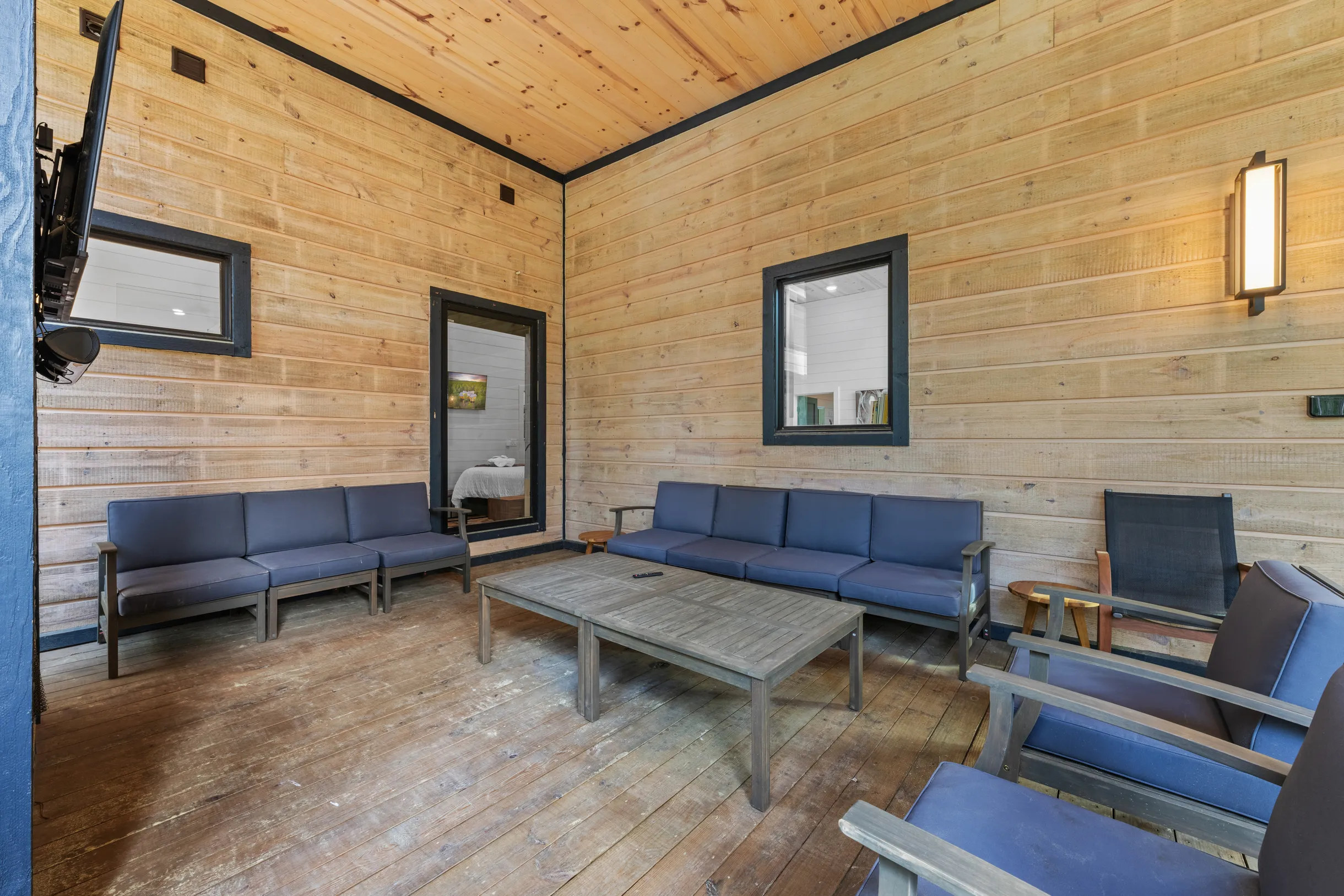 Wander Broken Bow Glow #25