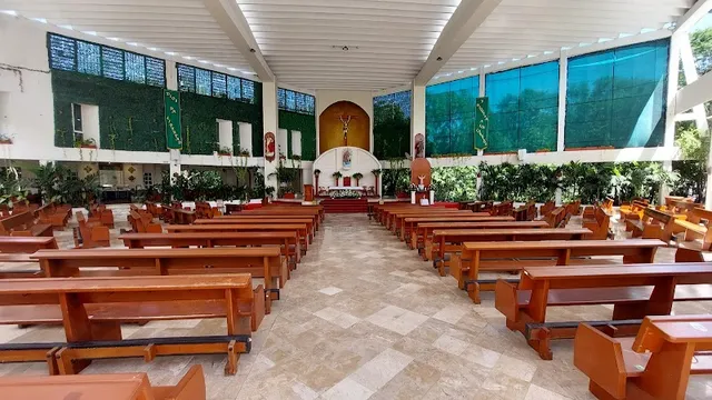 Catedral de Cancún (La Santa Cruz y de la Santísima Trinidad)