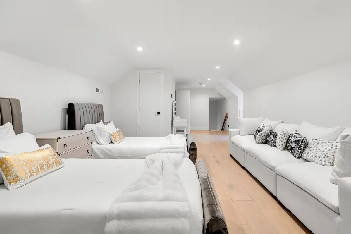 Wander Charles River Chateau #55