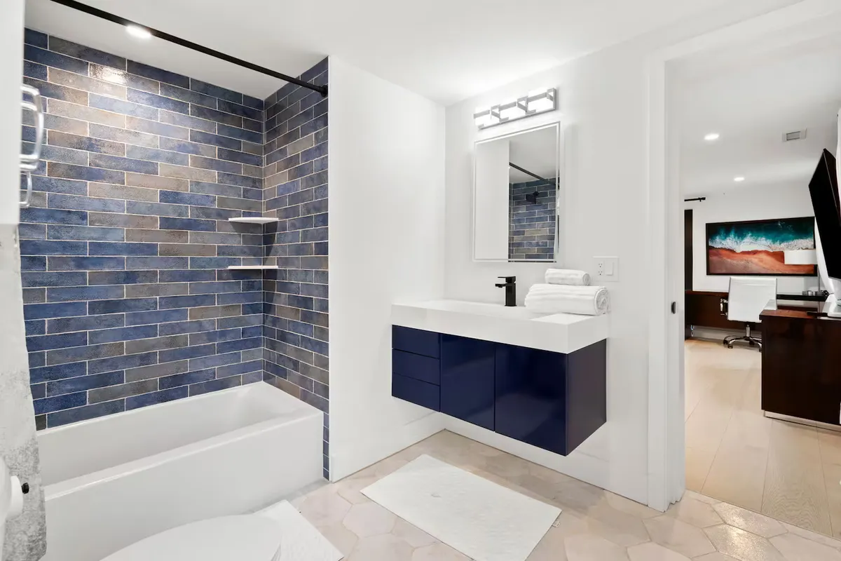 Wander Charles River Chateau #22