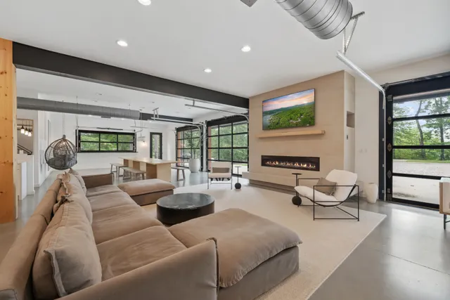 Wander Monroe Hollow