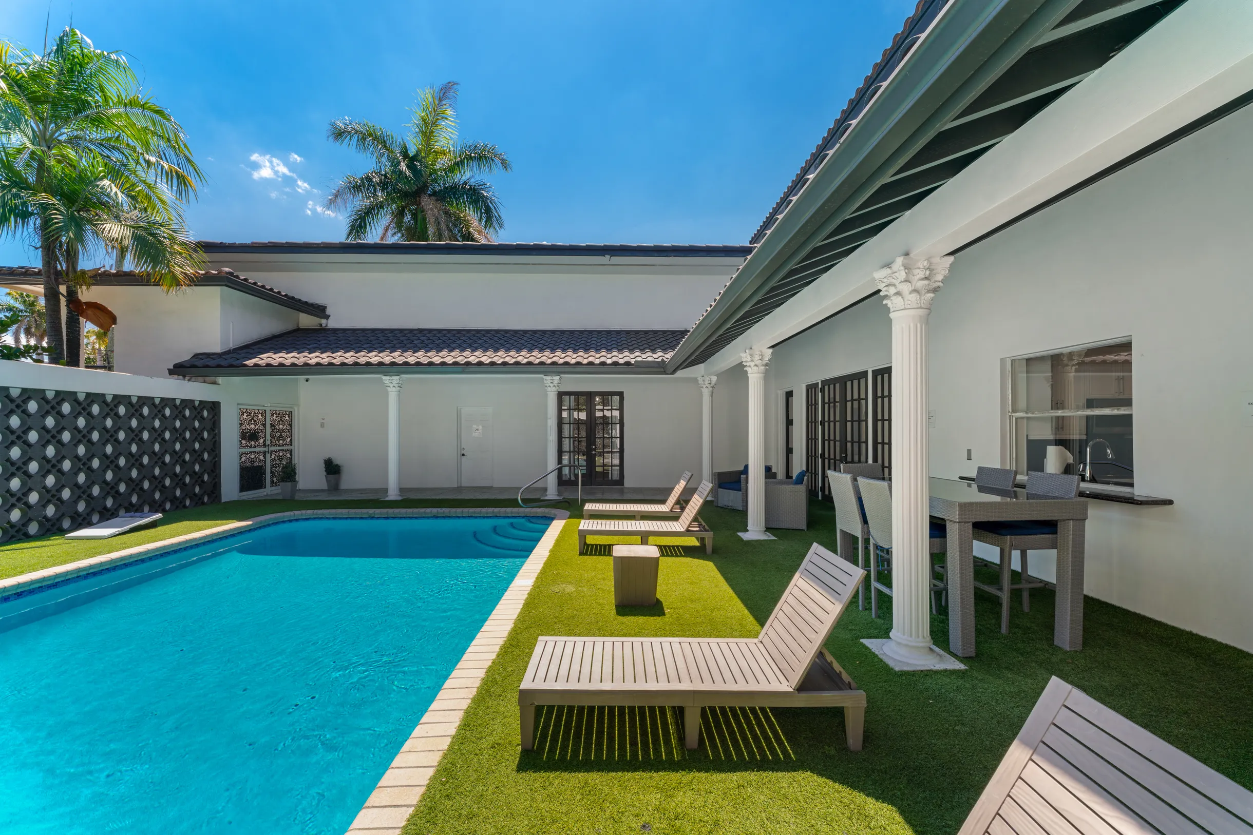 Wander Hallandale Waterfront #101