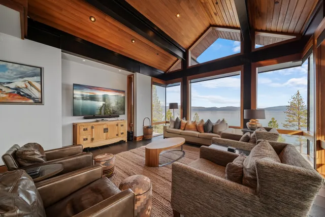 Luxury Villa, Sweeping Views, Pier property photo 3