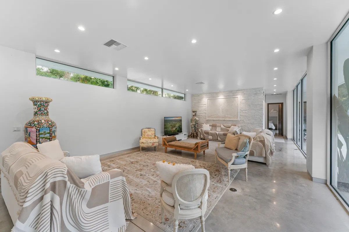 Wander Floral City Oasis