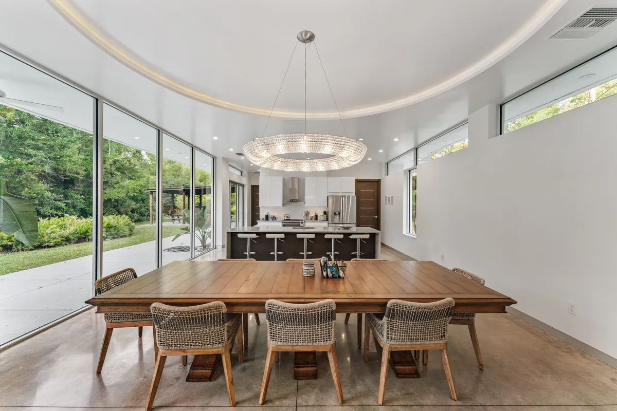 Wander Floral City Oasis