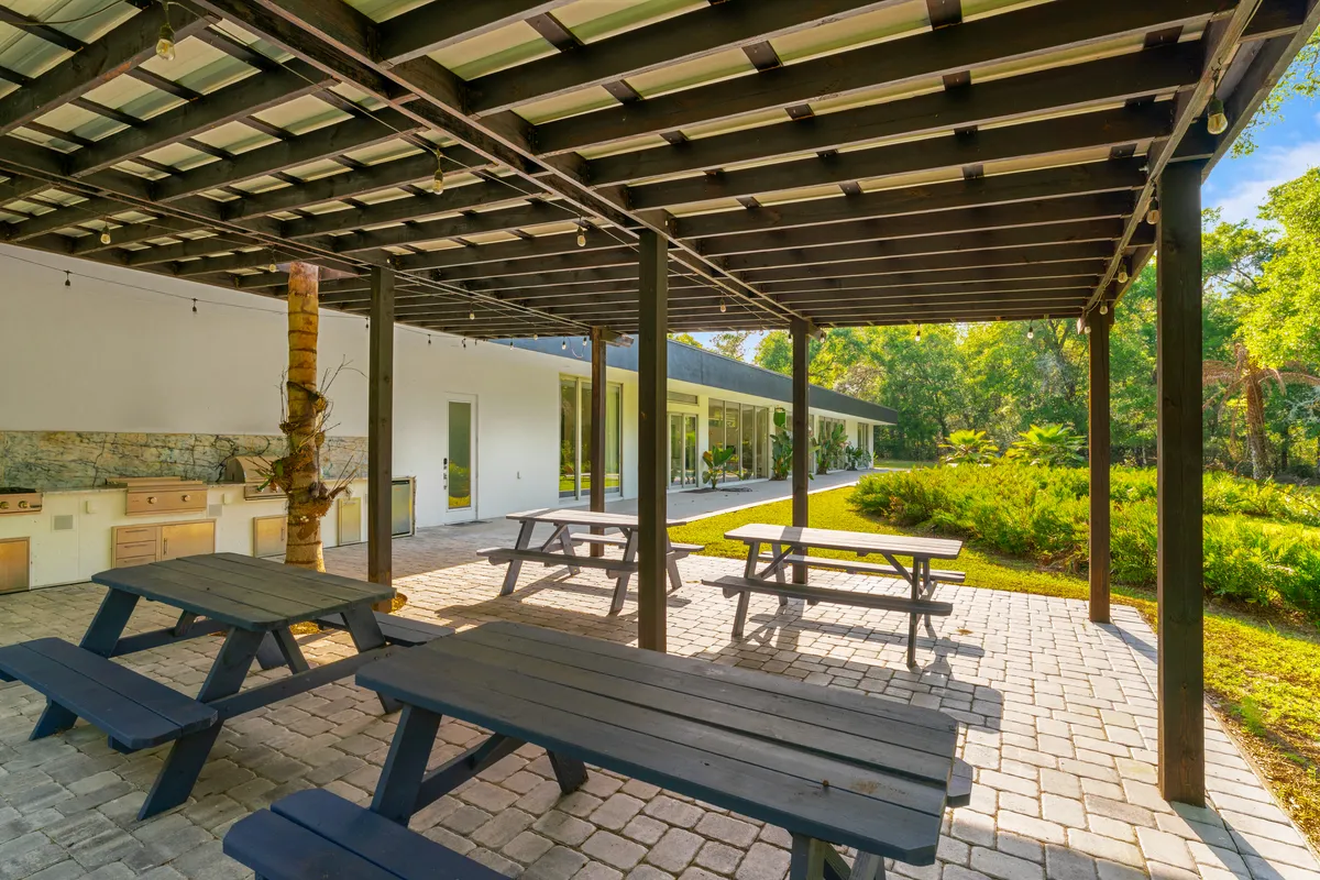 Wander Floral City Oasis