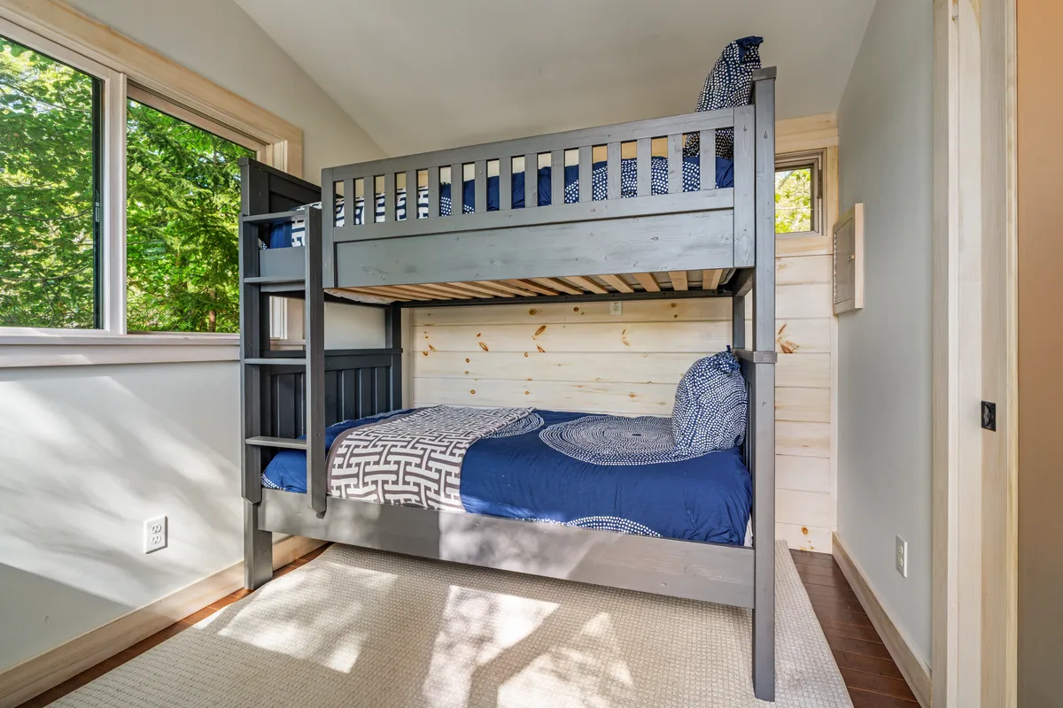 Bunk Bedroom image