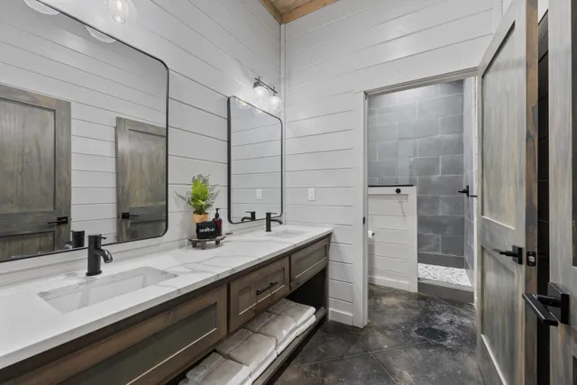 Wander Broken Bow Hickory