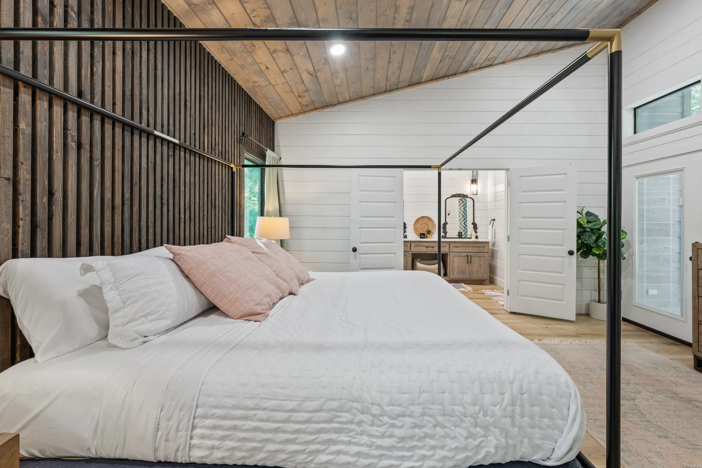 Wander Broken Bow Spruce #28