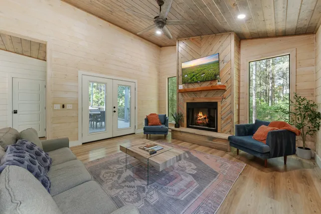 Wander Broken Bow Spruce