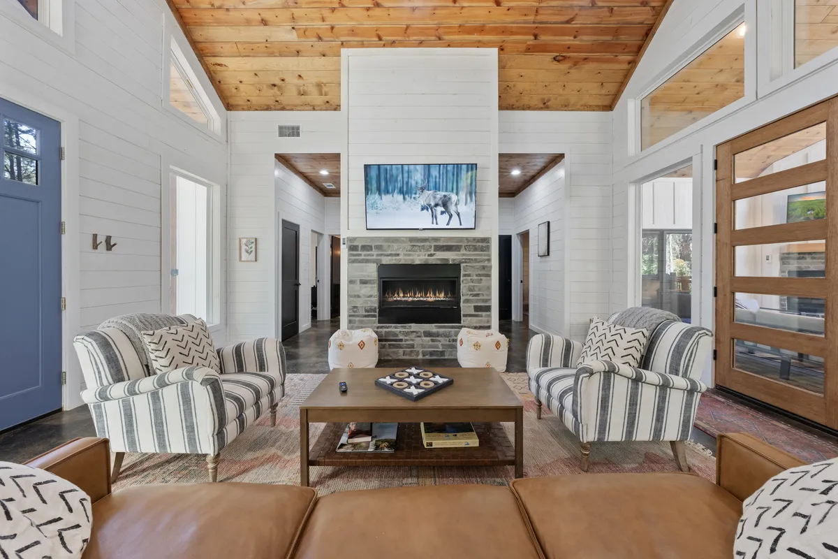 Wander Broken Bow Trail