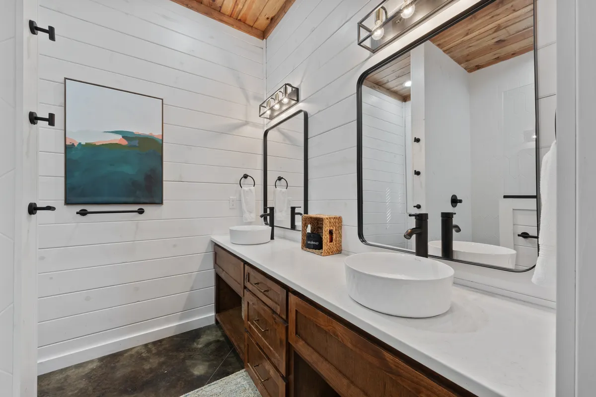 Wander Broken Bow Trail