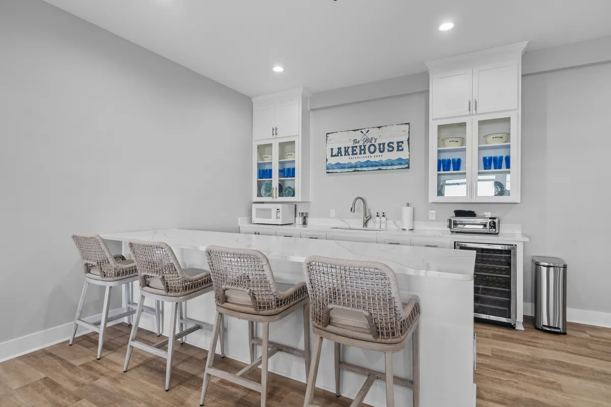 Wander Gaston Shores