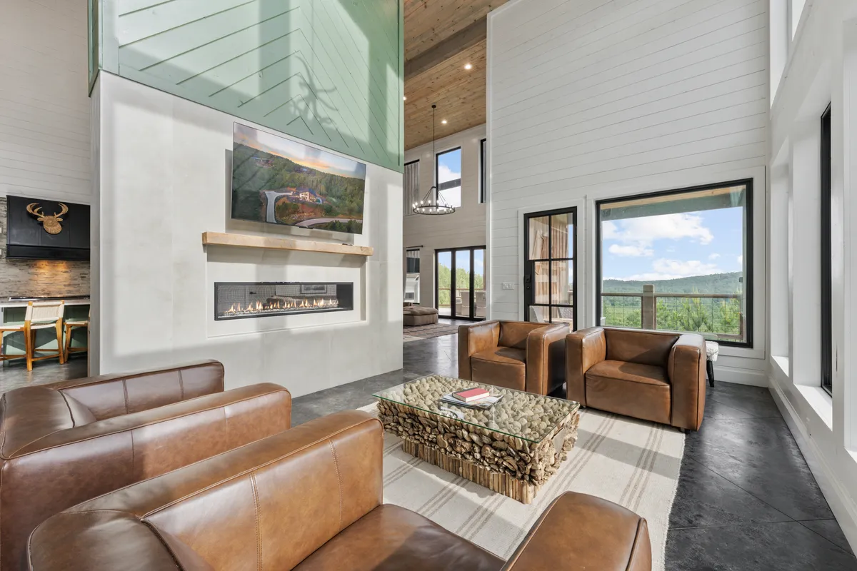 Wander Broken Bow Oak