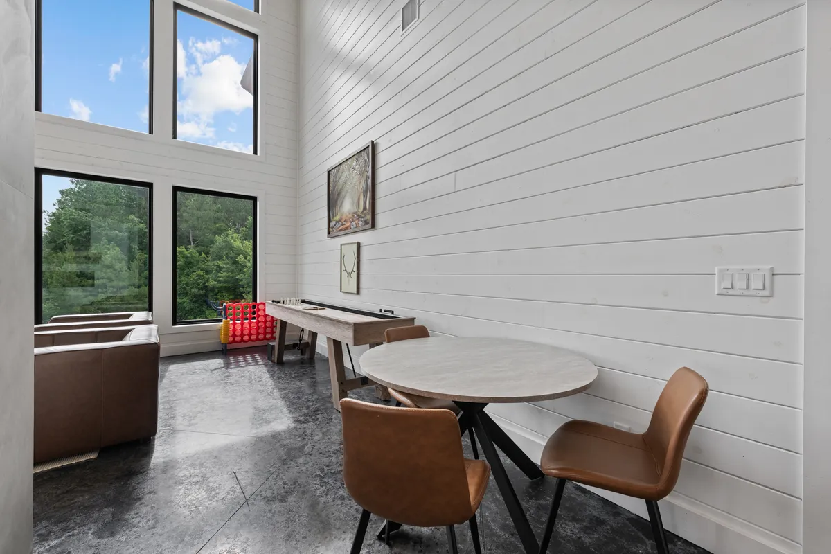 Wander Broken Bow Oak