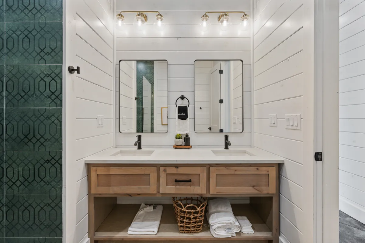 Wander Broken Bow Oak