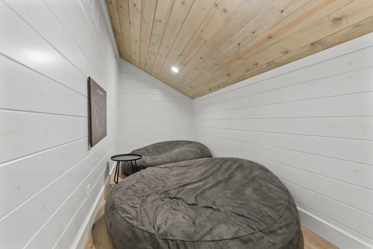 Wander Broken Bow Oak