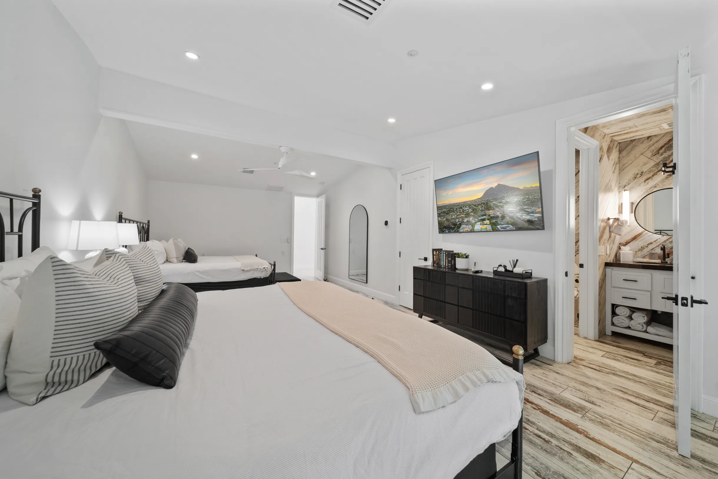 Wander Scottsdale Mirage #112