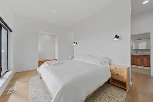 Bedroom 1 image 1