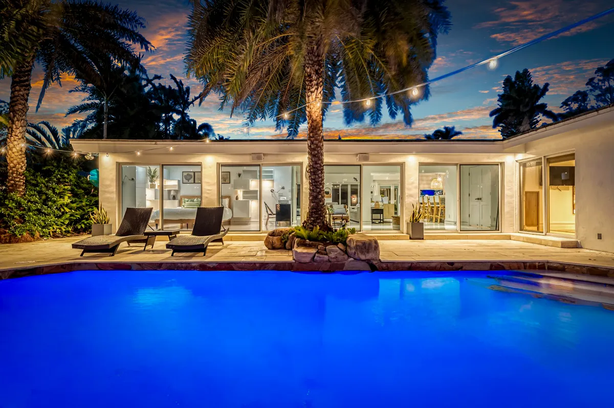 Wander Fort Lauderdale Glow