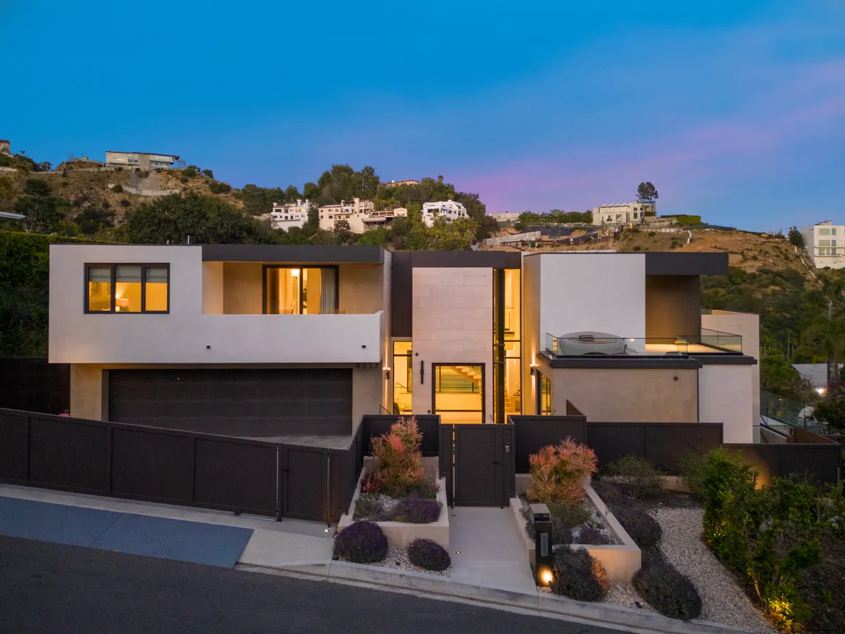 Swallow Sanctuary - A Modern Marvel in the Heart of LA
