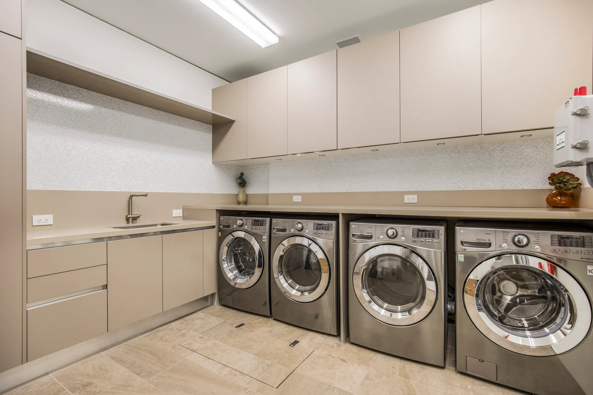 Wander Hollywood Drift #17