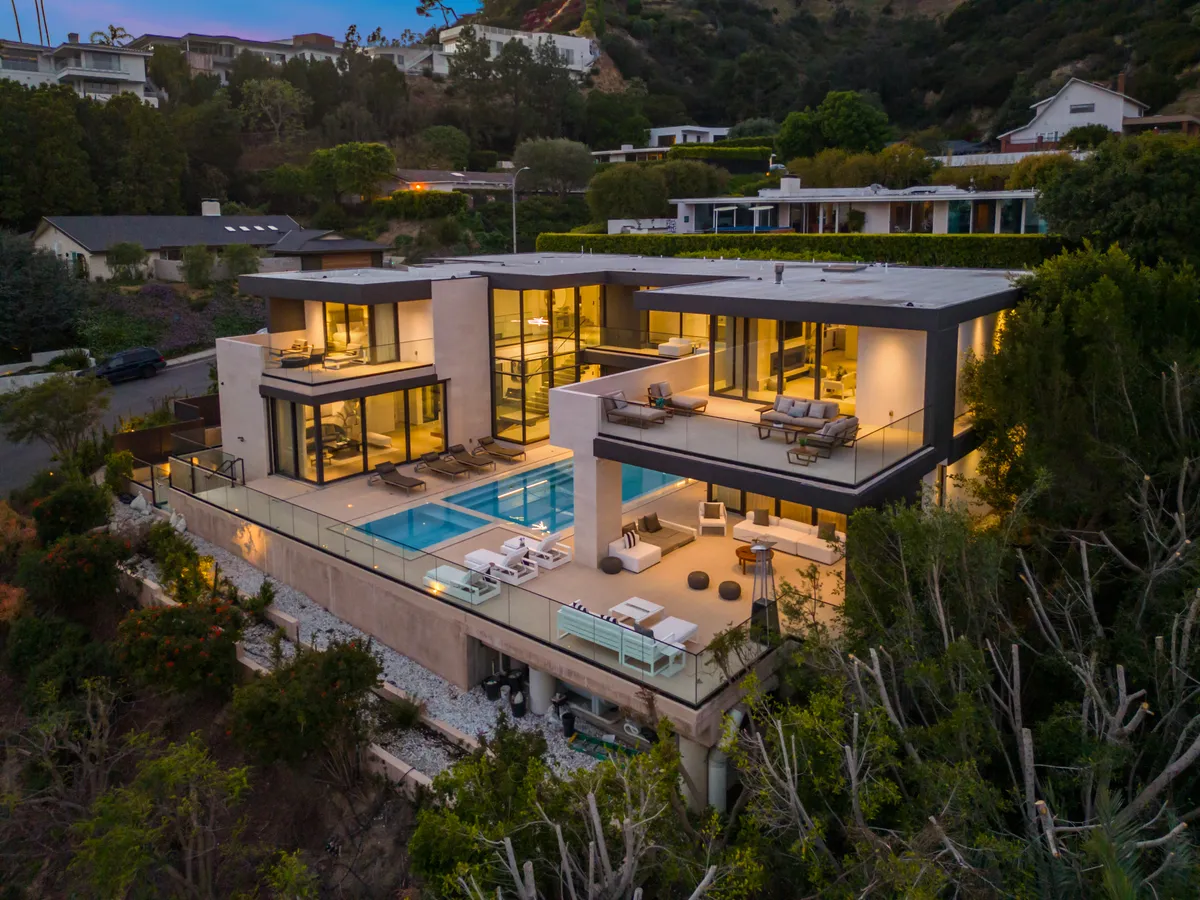 Swallow Sanctuary - A Modern Marvel in the Heart of LA