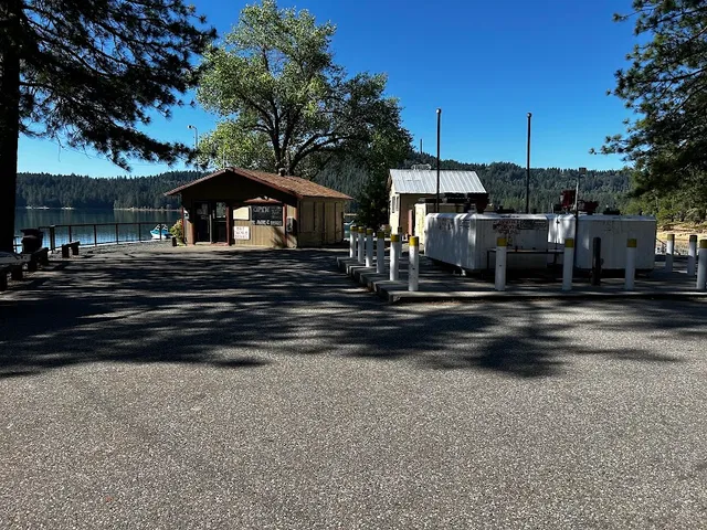 Scotts Flat Lake