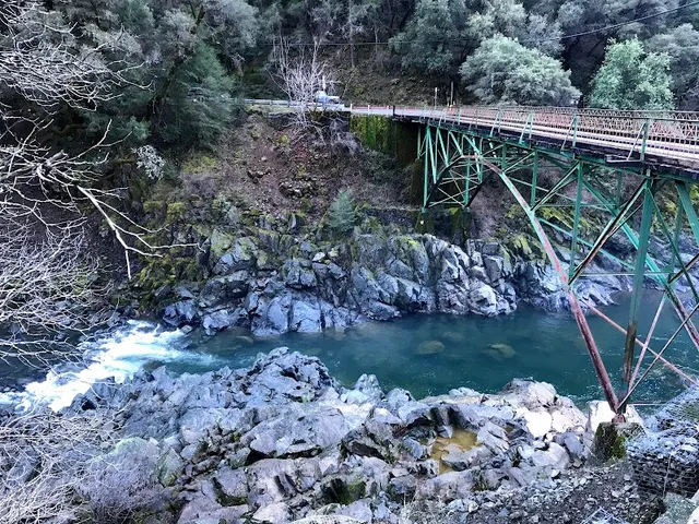 Edwards Crossing Bridge