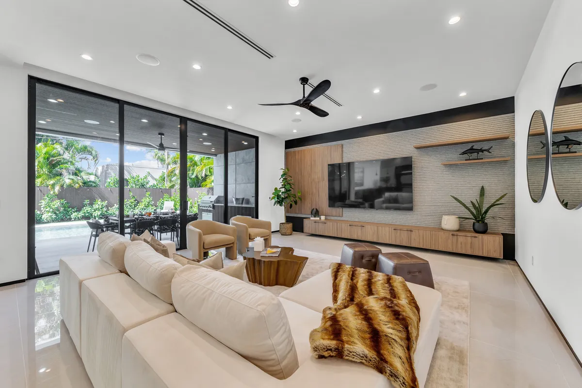 Wander Fort Lauderdale Tropic