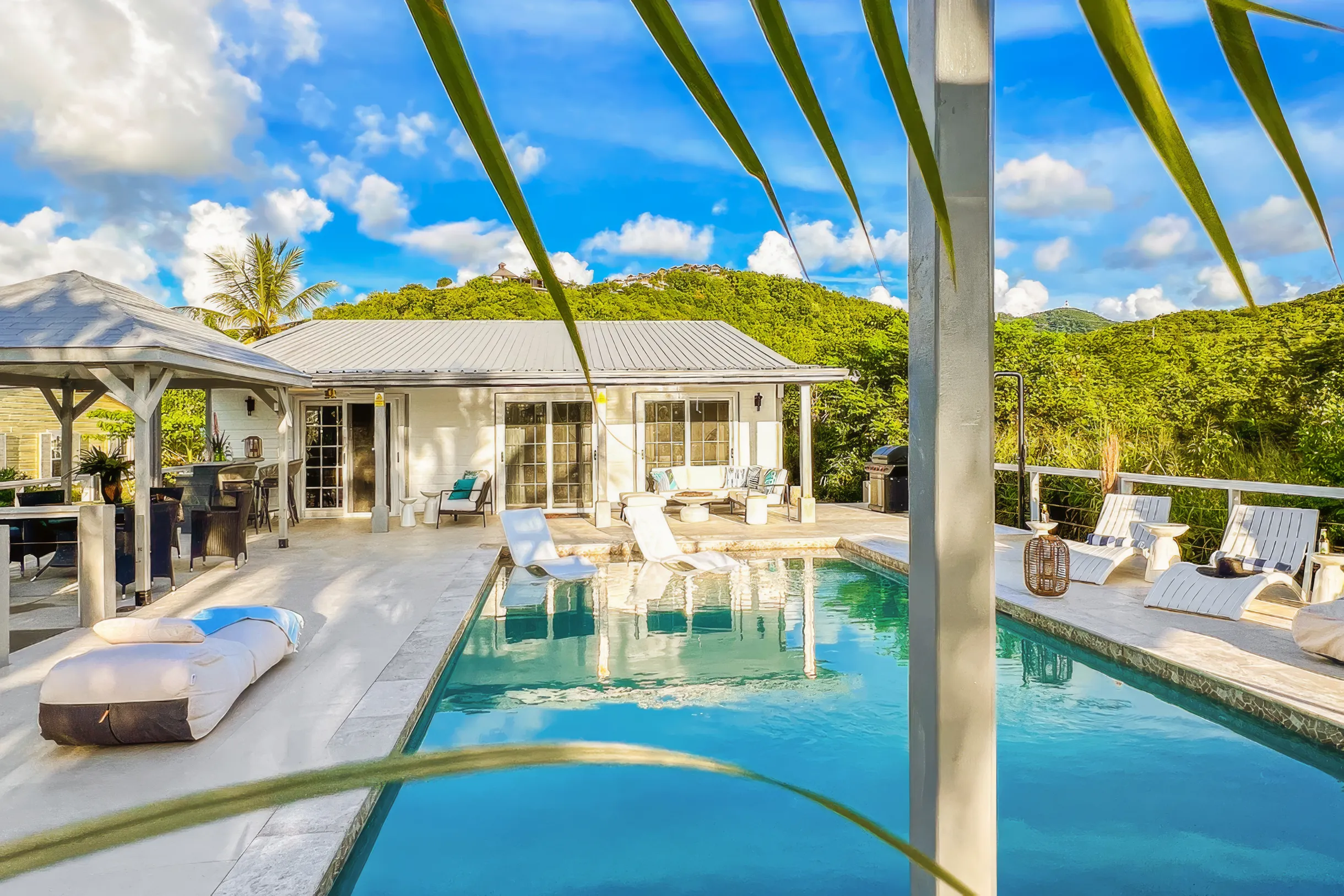 Wander Antigua Palms