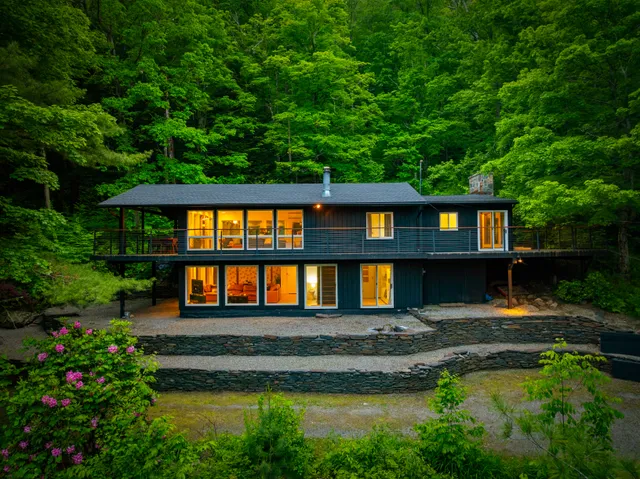 Wander Hillsdale Valley