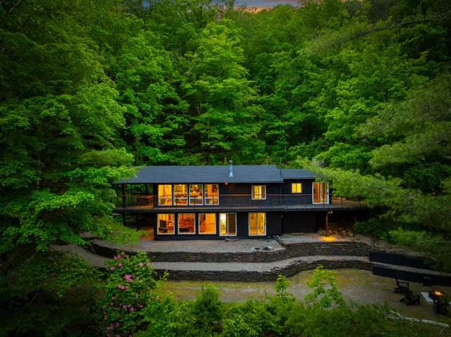 Wander Hillsdale Valley