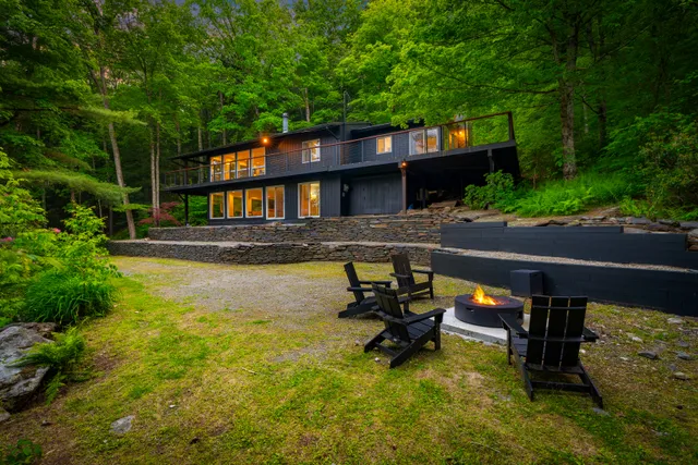 Wander Hillsdale Valley