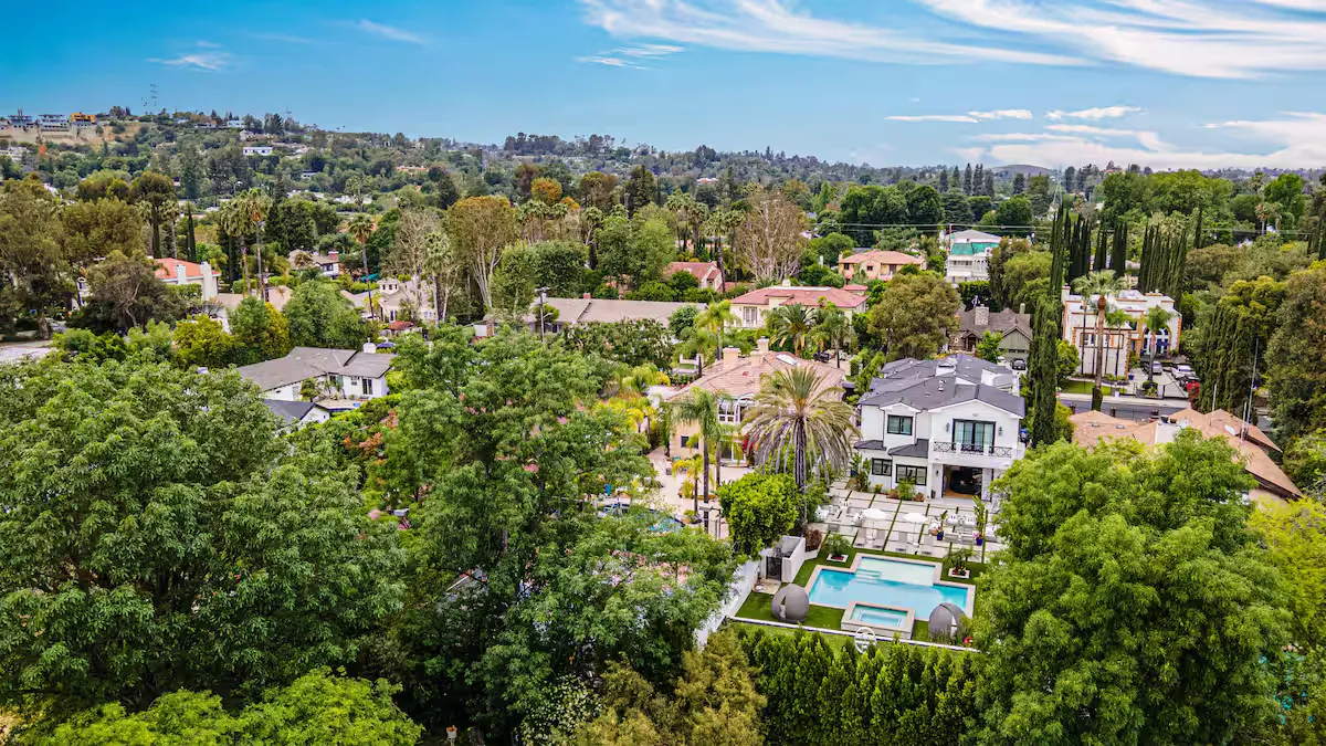 Wander Tarzana Retreat #43