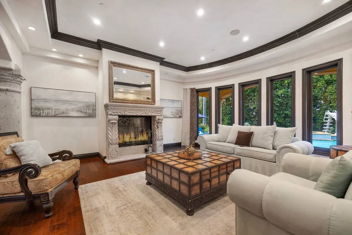 Wander Tarzana Estate #27